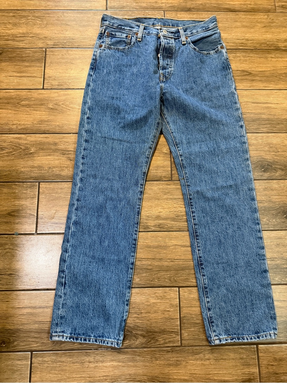 Vintage Levis 501 Jeans Medium Wash Denim Y2K.